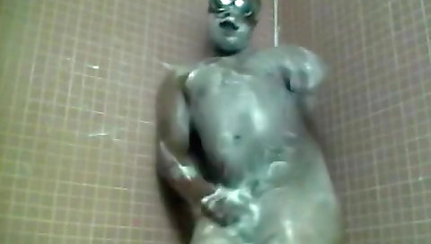 Shower estabak shenanigans & a stripp beard bus