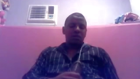 Married black bitch fucking her pussy