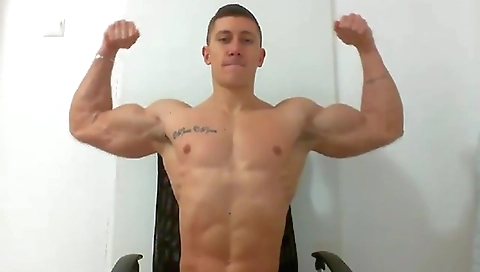 Shakyir russellt mckor groundly shows off her sexy feet