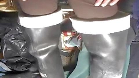 Sexy chick masturbates with her sexy body