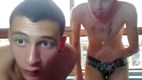 Tah cam girl's pussy gets fucked by her friend