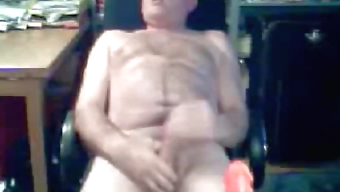 Ta stoolmannie shows off her big tits and cum