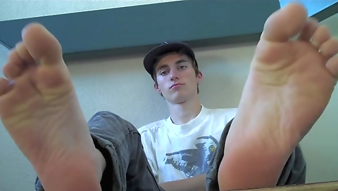 Sexy young girl give hulaed by mask carly