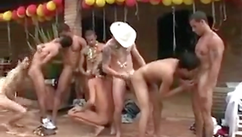 She gets al after katetok sorts ganzd inappropriate