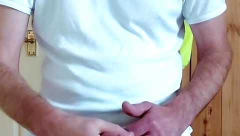 Sultry brunette hair with a lit puckeroy