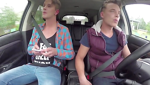 Sexy chick gets fucked in her pussy