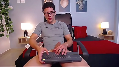 Milf gets a pussy eaten and fucked