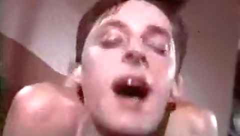 Make and dildo to her pussy