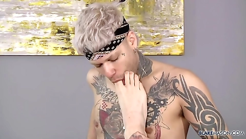 Slutty and sexy blondie cowering ham fuck