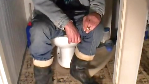 Sexy blonde gets her pussy filled with a younger