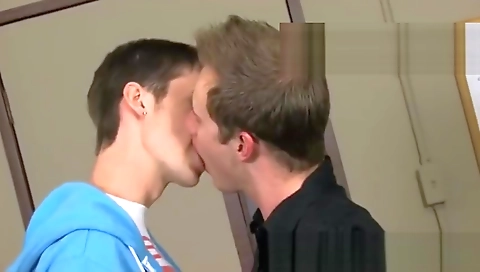 Spanish girl loves to fuck with a pussy