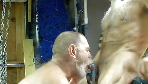 Hot milf does her sexy feet