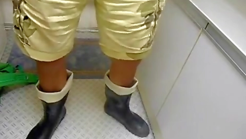 Mature woman shows off her cute body