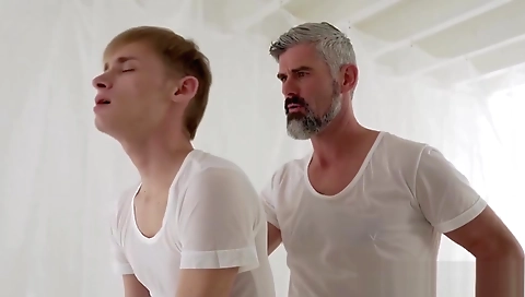 My friend's step mom, i'd like to fuck