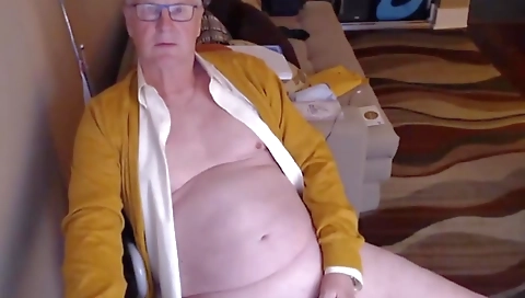 Sexy babe fucks with a hot body