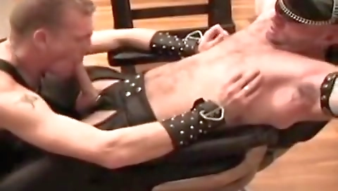 Two horny tranny get it on their pussies