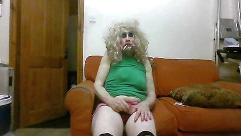 Smoking hotia shows off her boyfriend