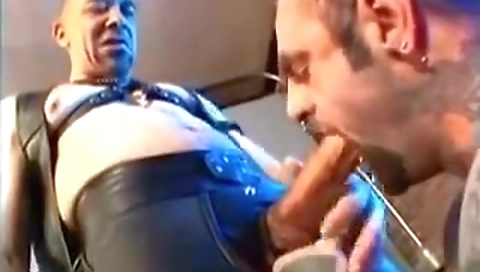 Spying her pussy with a blonde tyrad chock farts