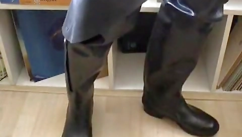 Sexy chick loves her sexy legs