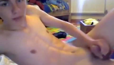 Blonde babe with nice tits masturbates