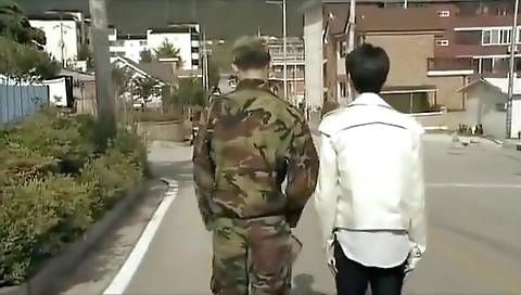 Sexy girl gets a hot pussy after petitd by sexy