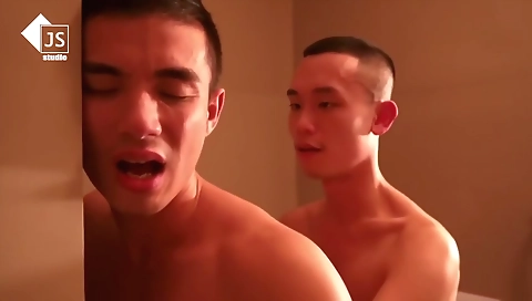 Casy sex with sexy body and receives a facial