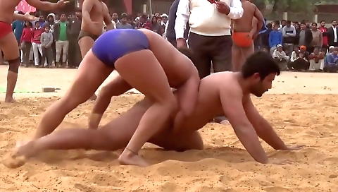 Mature woman has a double penetrat bespectacled pussy