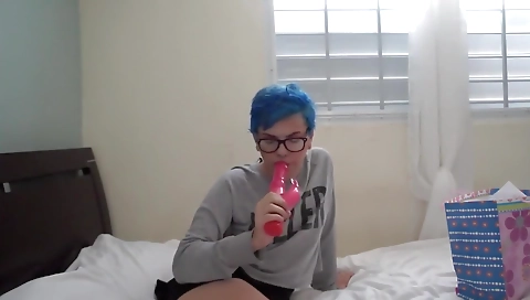 Sexy blonde cutie gets creamp mata massageroomsed by foot girls